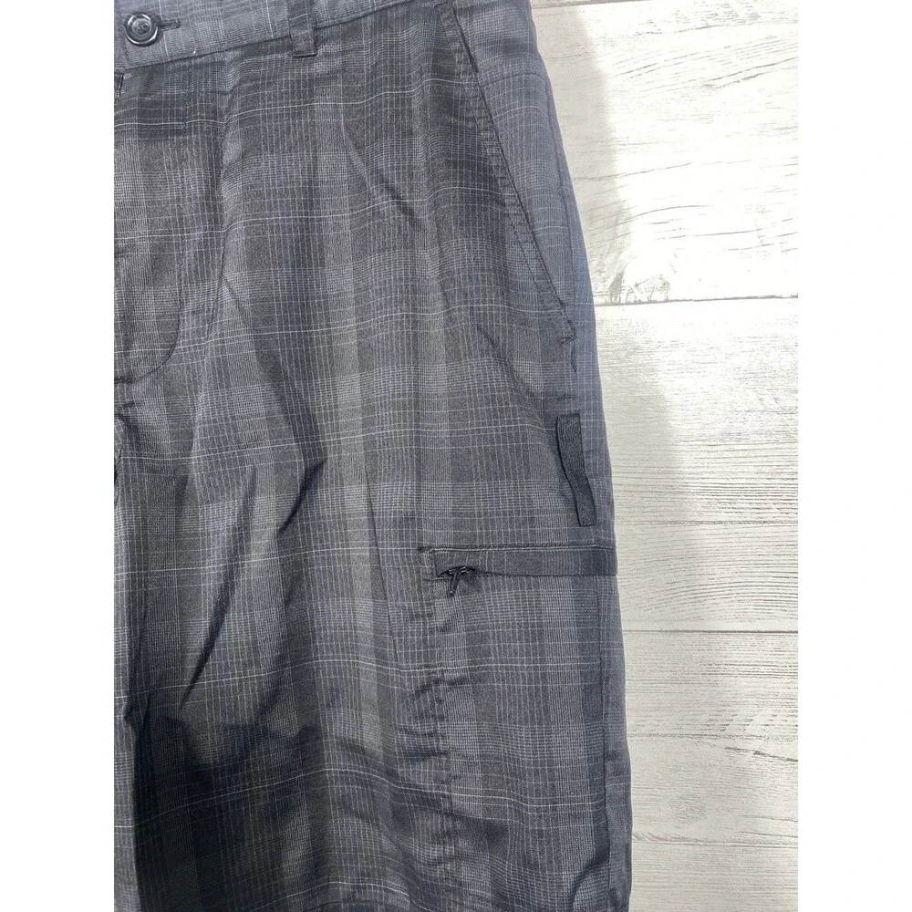 Greg Norman men's golf shorts size 34 chino flat front hybrid plaid casual